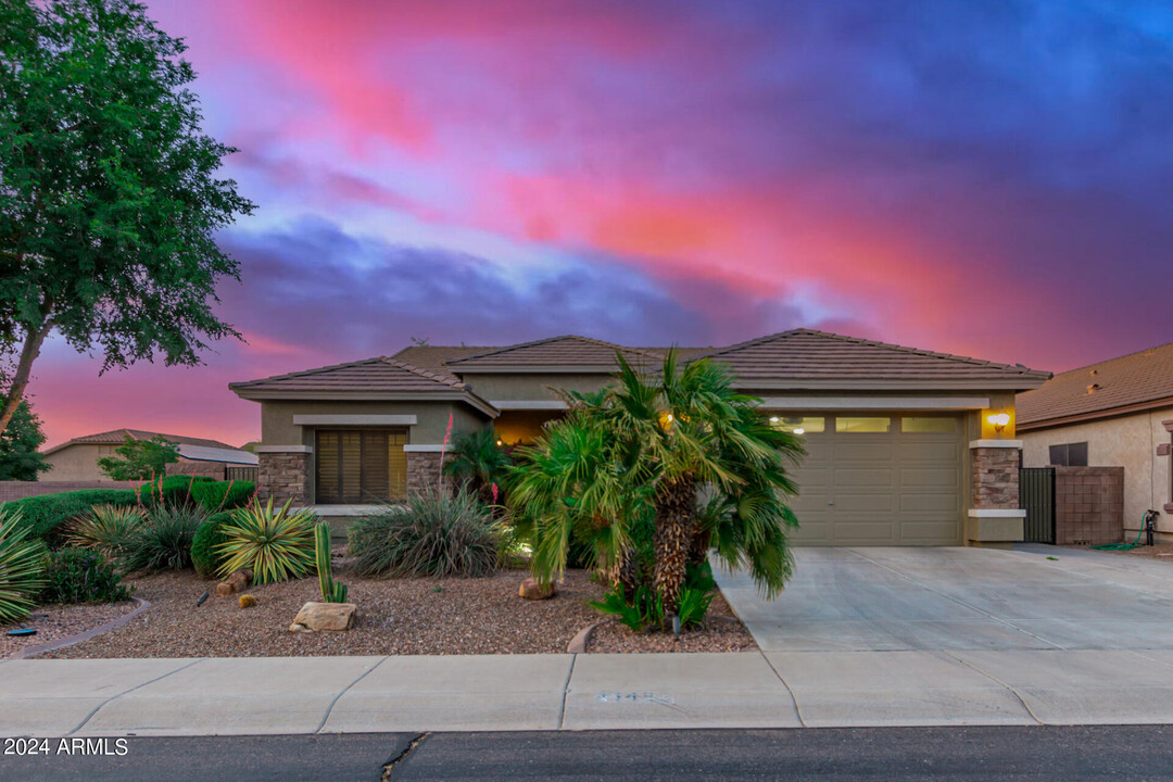 44492 Copper Trail in Maricopa, AZ - Foto de edificio