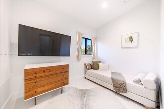 3736 NE 166th St in Miami, FL - Building Photo - Building Photo