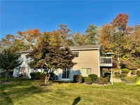 145 Flintlock Way in Yorktown Heights, NY - Building Photo - Building Photo