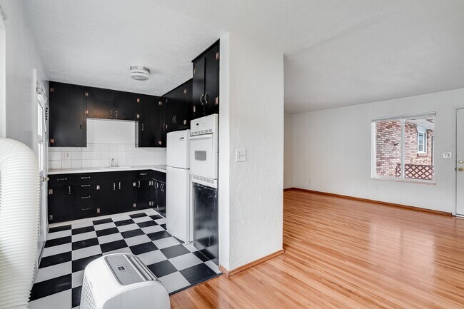 2203-2215-2215 NE 81st Ave in Portland, OR - Foto de edificio - Building Photo
