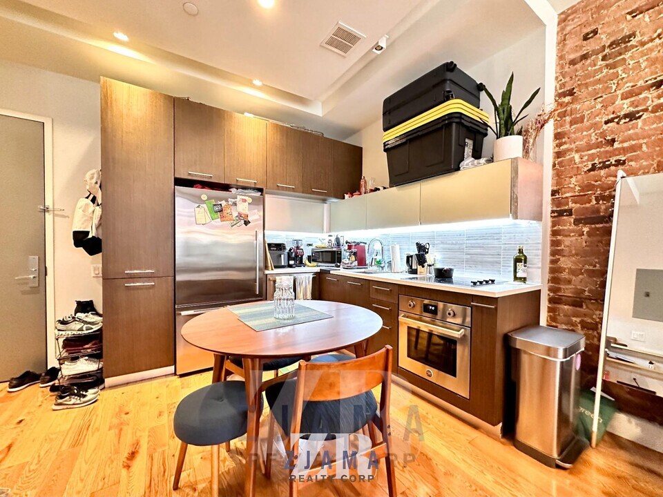 72 Willoughby St in Brooklyn, NY - Foto de edificio