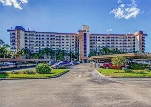 5400 Park St N in St. Petersburg, FL - Building Photo - Building Photo