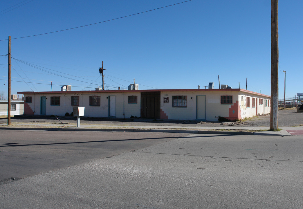 4400 Sunrise Ave in El Paso, TX - Building Photo