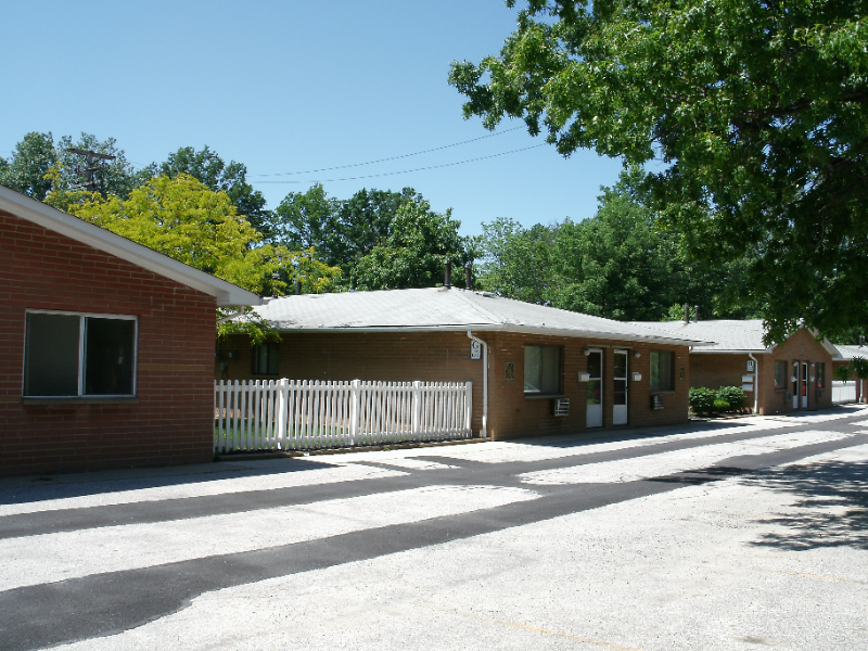 33145 Vine St in Eastlake, OH - Building Photo