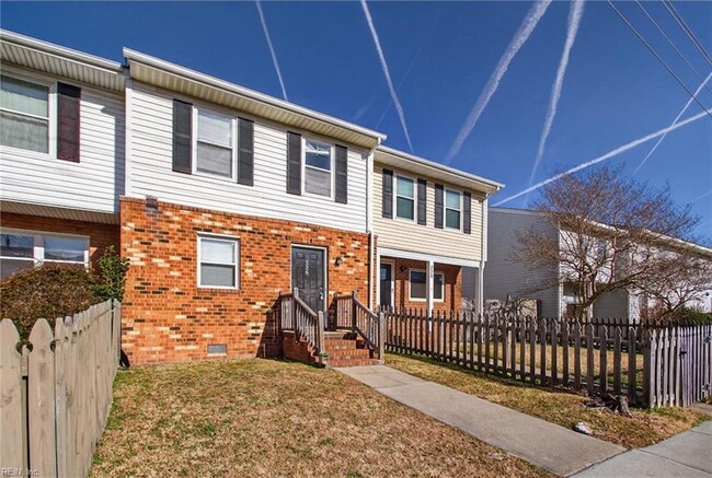 226 Greenbrier Ave, Unit 4501-2517 in Norfolk, VA - Building Photo - Building Photo