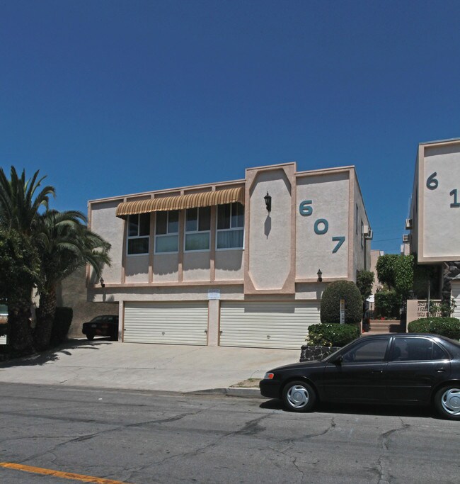 607 E Providencia Ave