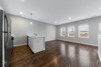 2431 W 24th St in Chicago, IL - Building Photo - Building Photo