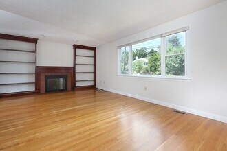 66 Pelham St in Newton, MA - Building Photo - Building Photo