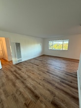 1205 Geraldine Way in Belmont, CA - Building Photo - Building Photo
