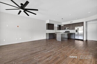 864 E Park Modern Dr in Tucson, AZ - Foto de edificio - Building Photo