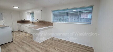 920 S 68th St in Tacoma, WA - Building Photo - Building Photo