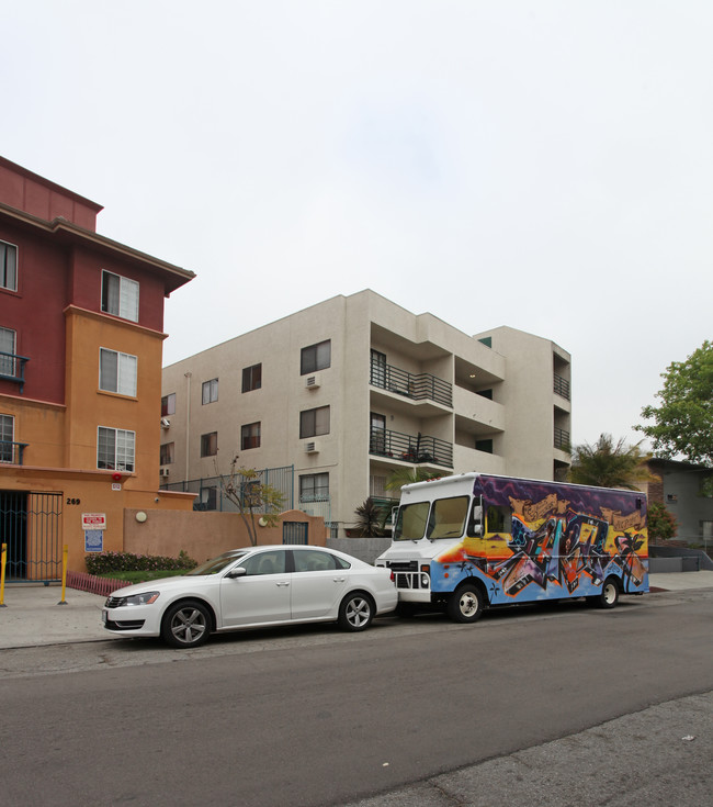 255 Loma Dr in Los Angeles, CA - Foto de edificio - Building Photo