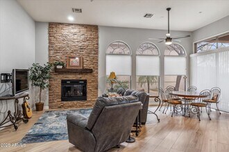 10695 E Caribbean Ln in Scottsdale, AZ - Building Photo - Building Photo