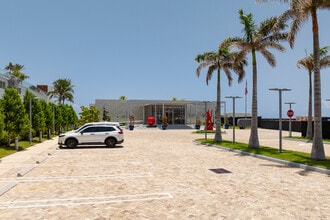 St. Regis Resort Residences in Sunny Isles Beach, FL - Building Photo - Building Photo