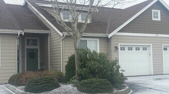 923 Aaron Dr in Lynden, WA - Building Photo