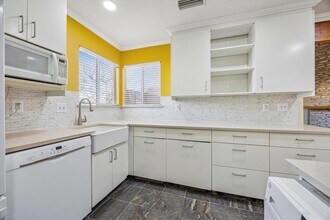 2808 Thrushwood Dr in Austin, TX - Building Photo - Building Photo