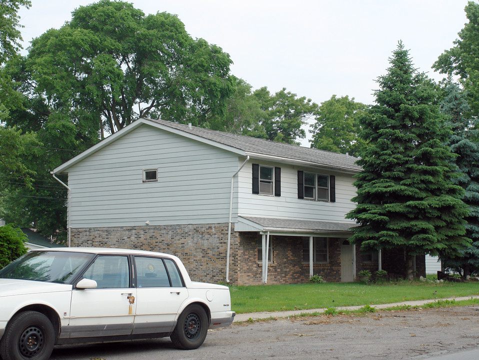 2464 County Line Rd in Lake Station, IN - Building Photo