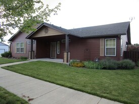 534 NE Brookstone Dr in Prineville, OR - Building Photo
