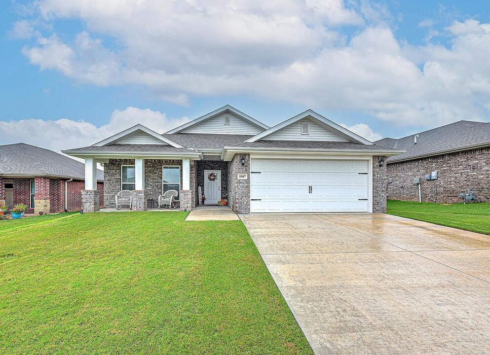 5907 NW Sherman St in Bentonville, AR - Building Photo