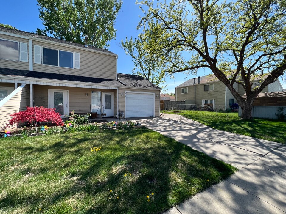 831 Summertree Dr in West Bountiful, UT - Building Photo