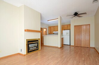 2571 Mallard Dr in Woodbury, MN - Building Photo - Building Photo