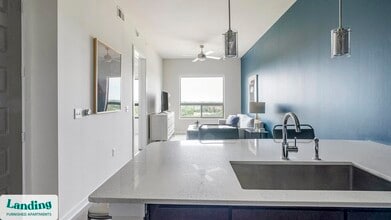 825 Usener St in Houston, TX - Foto de edificio - Building Photo