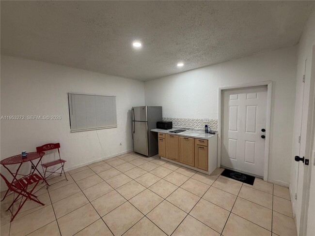 16330 SW 107th Ave in Miami, FL - Building Photo - Building Photo