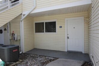 3457 NW 44th St in Lauderdale Lakes, FL - Building Photo - Building Photo