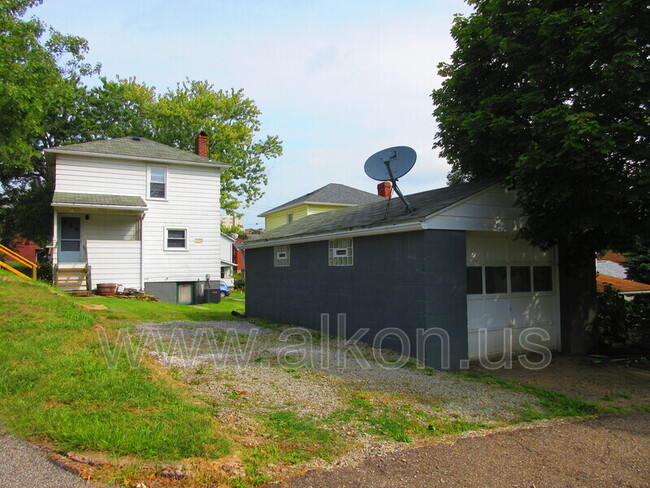 4017 Harvey Ave in Munhall, PA - Building Photo - Building Photo