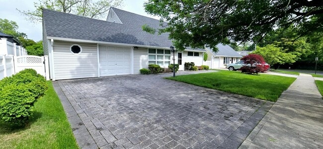 6 Arizona Ave in Syosset, NY - Building Photo - Building Photo