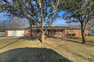 469 W Fulton St in Van Alstyne, TX - Building Photo