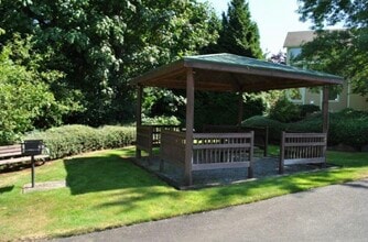 11404 NE 117th St in Kirkland, WA - Building Photo - Building Photo
