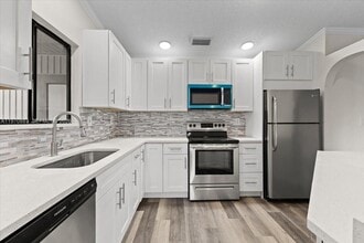 9701 W Daffodil Ln in Miramar, FL - Building Photo - Building Photo