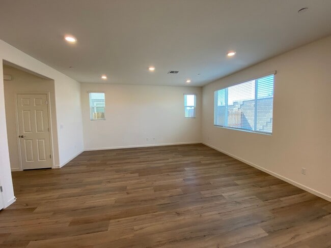 3240 Auburn Leaf Loop in Folsom, CA - Building Photo - Building Photo
