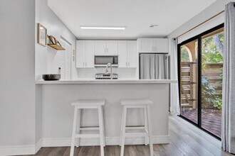 8033 NW 71st Ct in Tamarac, FL - Building Photo - Building Photo