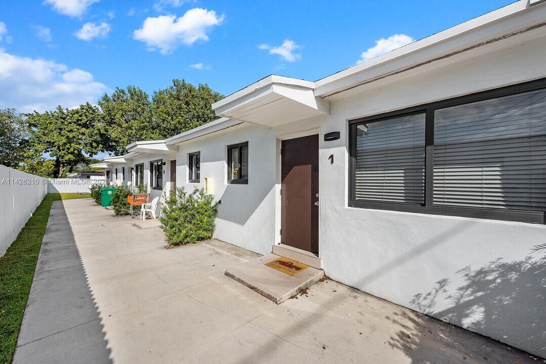 1911 NW 30th St-Unit -3 in Miami, FL - Building Photo