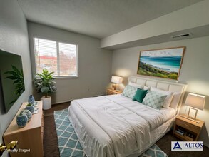 1075 S Elkhart Way in Aurora, CO - Building Photo - Building Photo