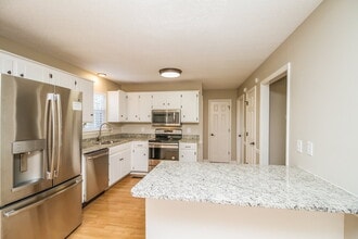 2814 Meadowhill Dr in Murfreesboro, TN - Foto de edificio - Building Photo