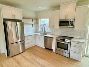 6238 SE Harney St in Portland, OR - Building Photo - Building Photo