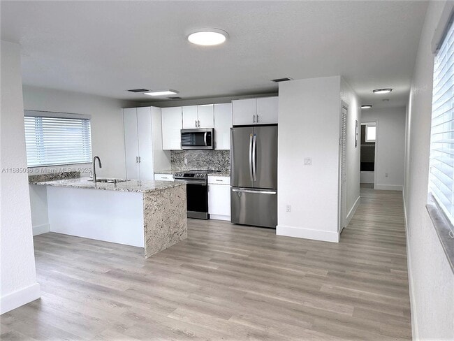 11230 SW 5th St in Miami, FL - Building Photo - Building Photo