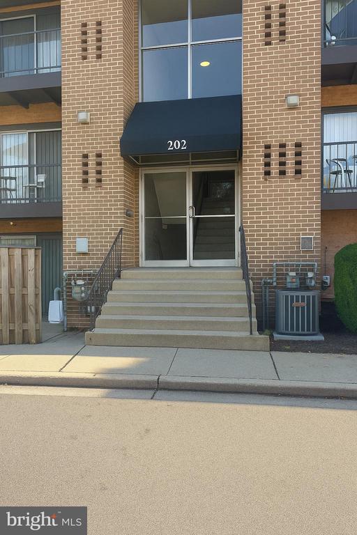 property at 202 E Mason Ave