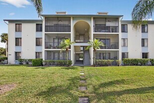 1110 Green Pine Blvd in West Palm Beach, FL - Building Photo