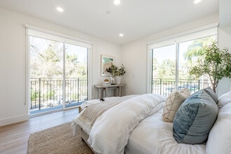 Guerin Villas in Studio City, CA - Foto de edificio - Interior Photo
