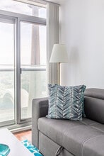 120 Bremner Blvd in Toronto, ON - Building Photo - Building Photo