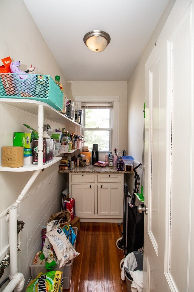 66 Chestnut St, Unit 2 in Brookline, MA - Building Photo - Building Photo