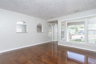 2749 N Poplar St in Wichita, KS - Building Photo - Building Photo