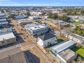401 E Main St in Humble, TX - Building Photo - Building Photo