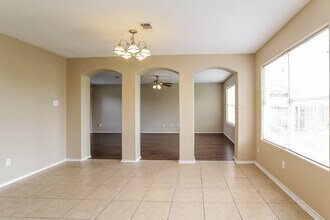 3914 Ridge Canyon Rd in Baytown, TX - Foto de edificio - Building Photo