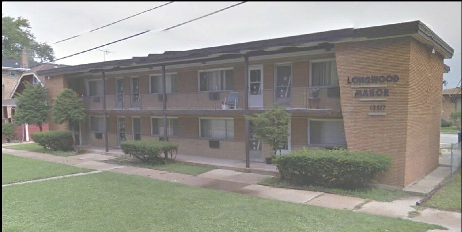 12215 Longwood Dr in Blue Island, IL - Foto de edificio