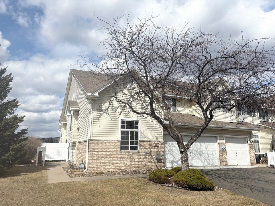 15571 Garnet Way in Apple Valley, MN - Building Photo